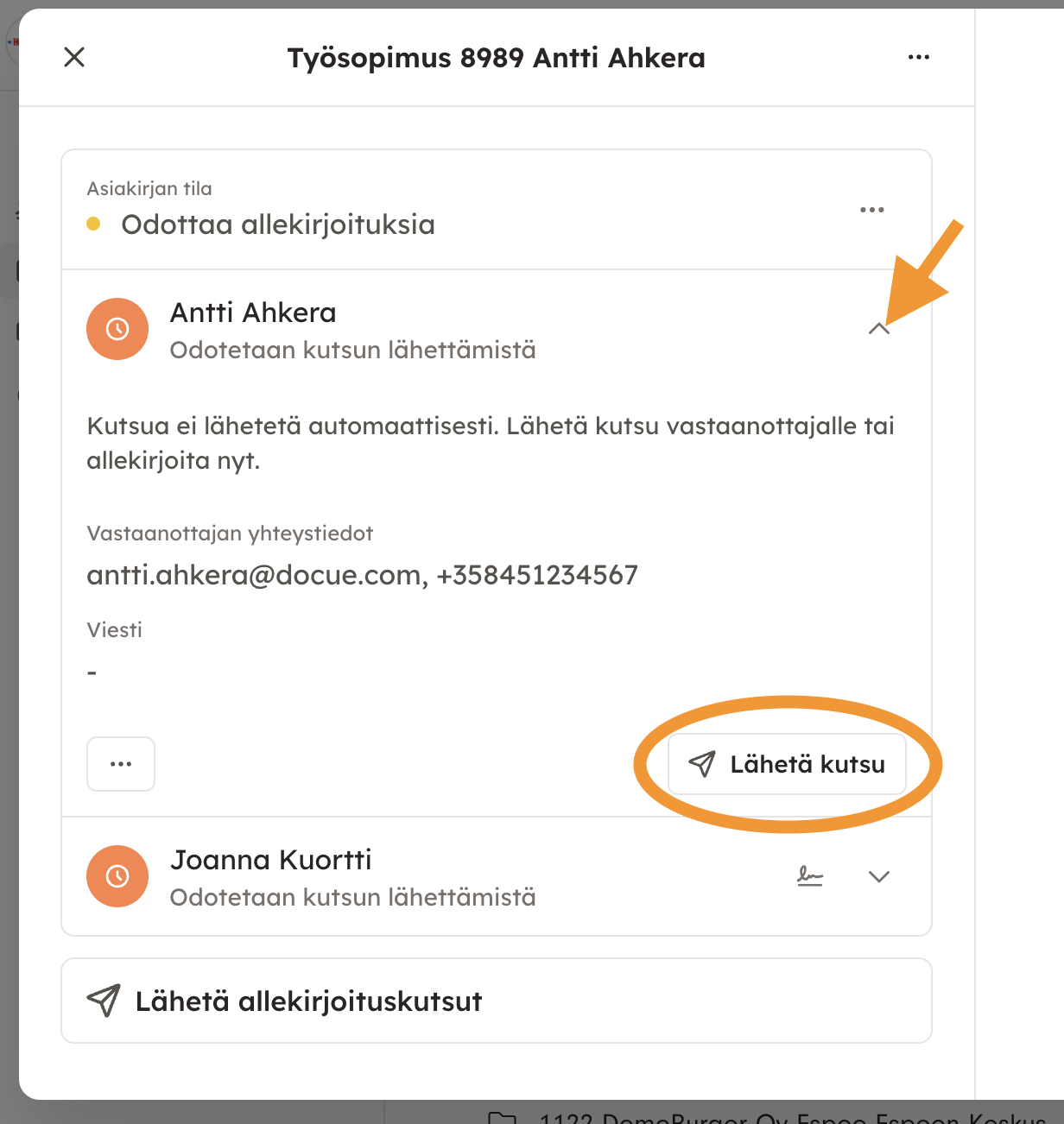 Kuvakaappaus 6: 5. Kun olet allekirjoittanut asiakirjan, klikkaa työntekijän nimen kohdalla olevasta nuolesta ja valitse "Lähetä kutsu".