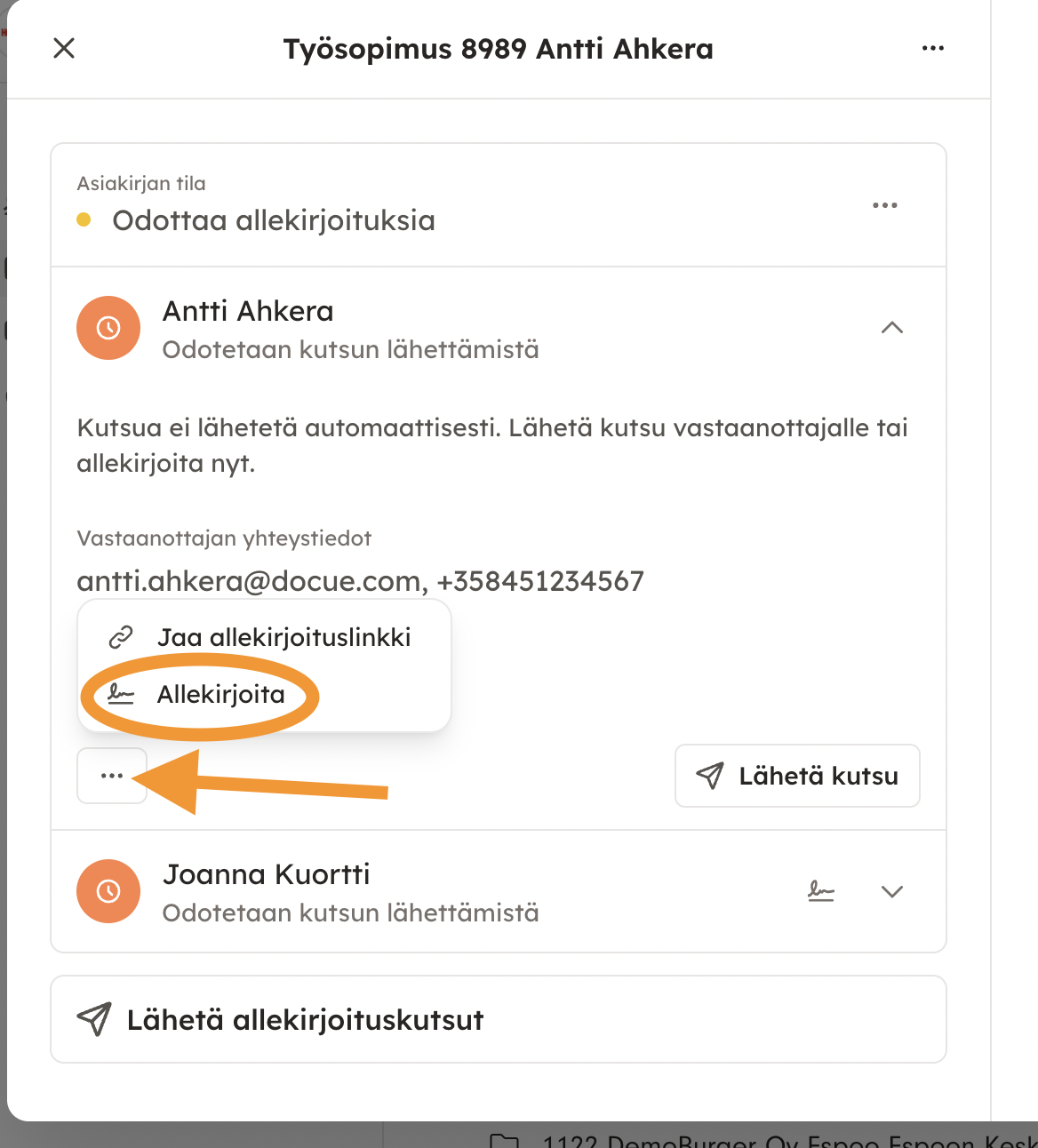 Kuvakaappaus 7: Jos työntekijän ei ole mahdollista allekirjoittaa asiakirjaa omalla älylaitteellaan kutsun kautta, voi hän allekirjoittaa ravintolan tietoko
