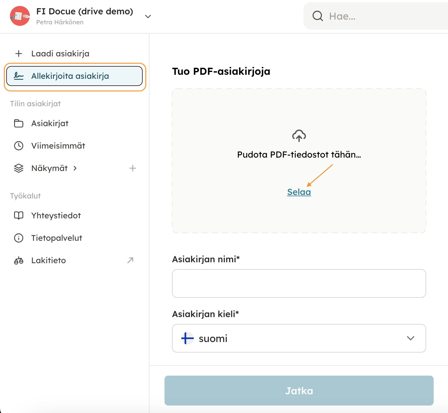 Kuvakaappaus 1: Tuo allekirjoitettava PDF-asiakirja laitteeltasi palveluun ”Selaa”-painikkeella tai raahaamalla.